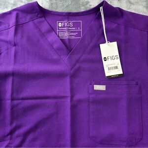 NWT Figs Leon Two Pocket Scrubs Top Mens Size Small Ultra Violet FM1500
